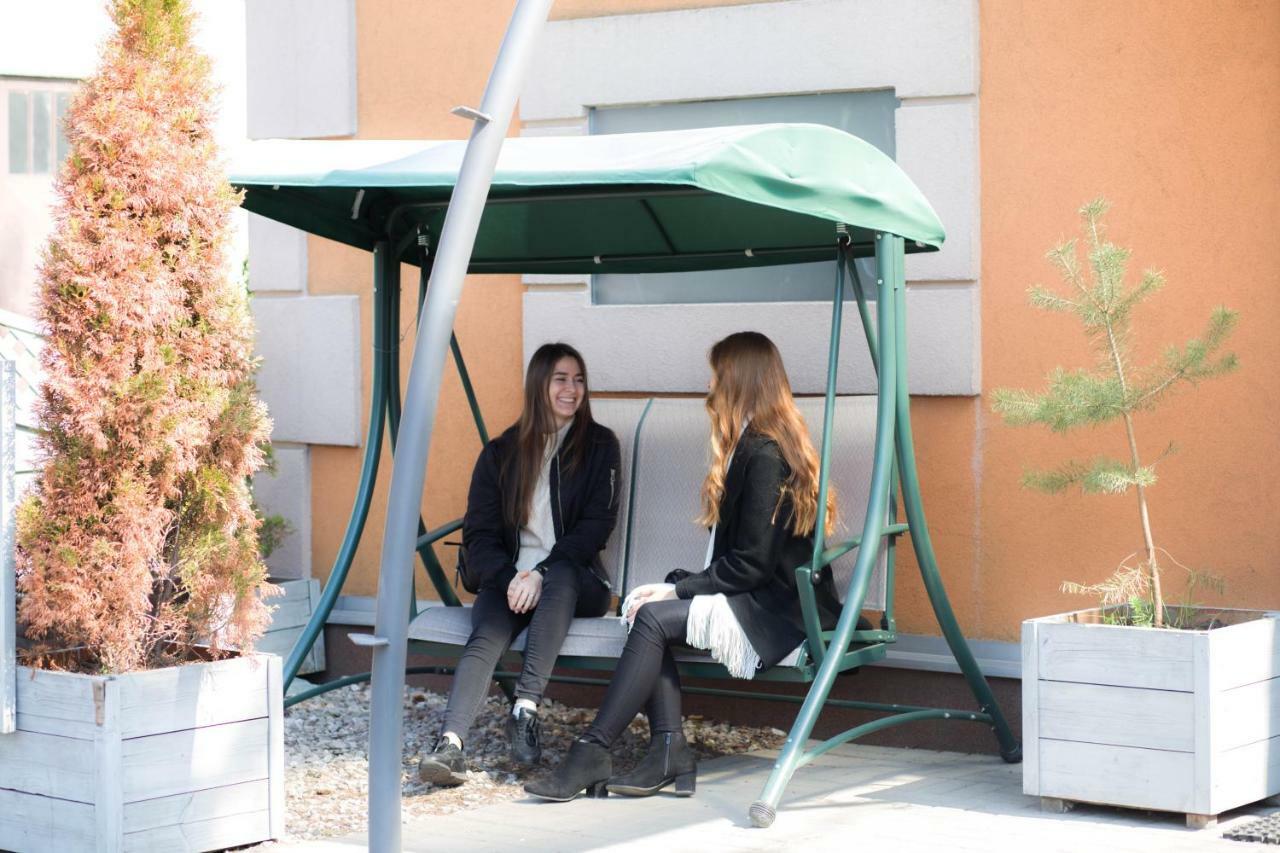 Hotelik Okecie 39 - Nocleg I Parking Blisko Lotnisko Okecie ワルシャワ エクステリア 写真