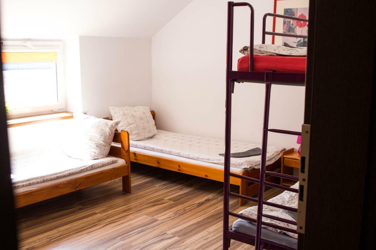 Hotelik Okecie 39 - Nocleg I Parking Blisko Lotnisko Okecie ワルシャワ エクステリア 写真