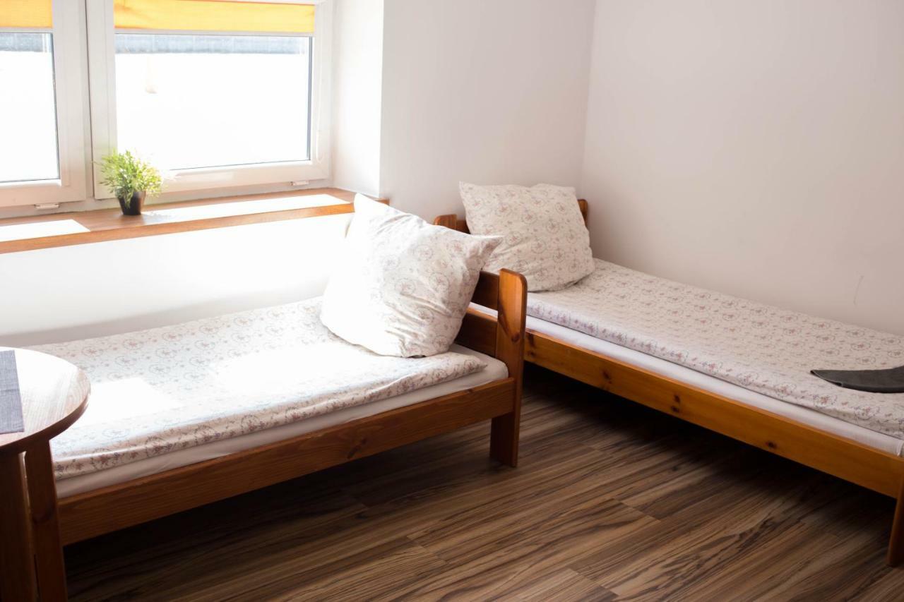 Hotelik Okecie 39 - Nocleg I Parking Blisko Lotnisko Okecie ワルシャワ エクステリア 写真