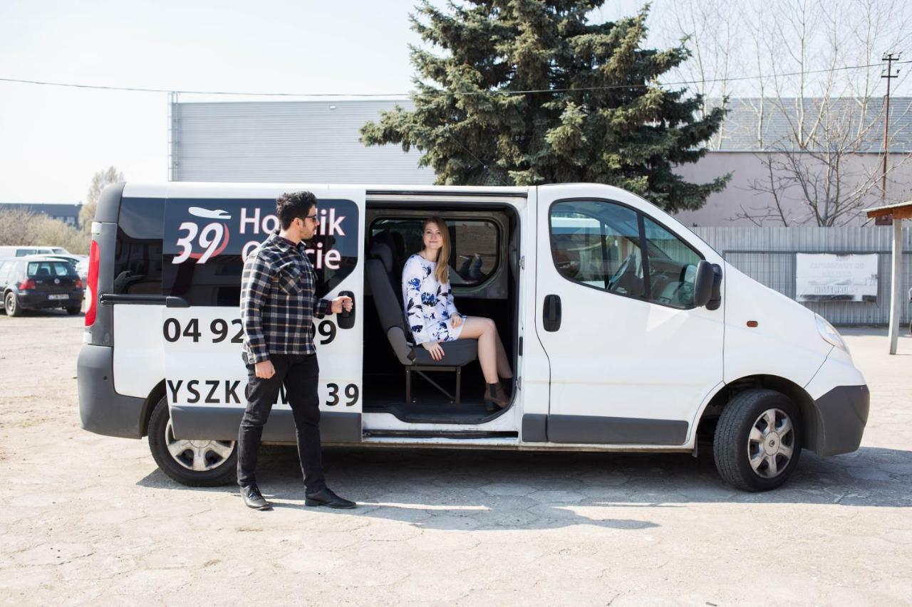 Hotelik Okecie 39 - Nocleg I Parking Blisko Lotnisko Okecie ワルシャワ エクステリア 写真