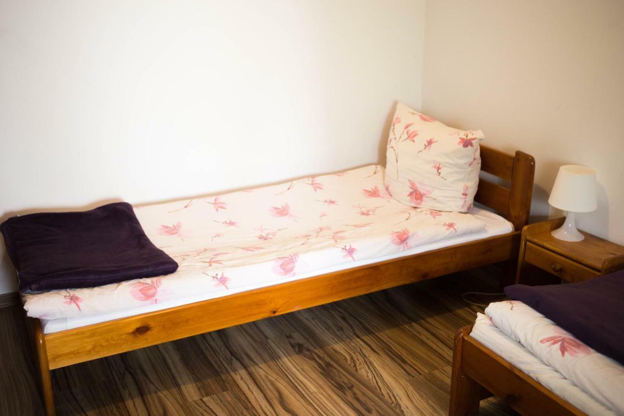 Hotelik Okecie 39 - Nocleg I Parking Blisko Lotnisko Okecie ワルシャワ エクステリア 写真