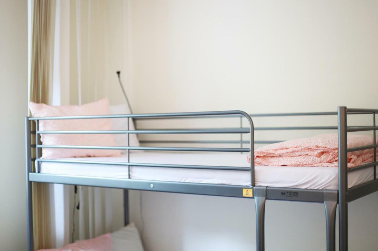 Hotelik Okecie 39 - Nocleg I Parking Blisko Lotnisko Okecie ワルシャワ エクステリア 写真
